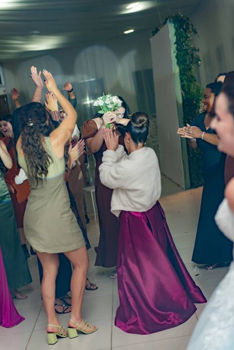 Fotografia de casamento atemporal com noivos em Espera Feliz, MG. Registro autêntico e cheio de sentimento nas montanhas de Minas Gerais'