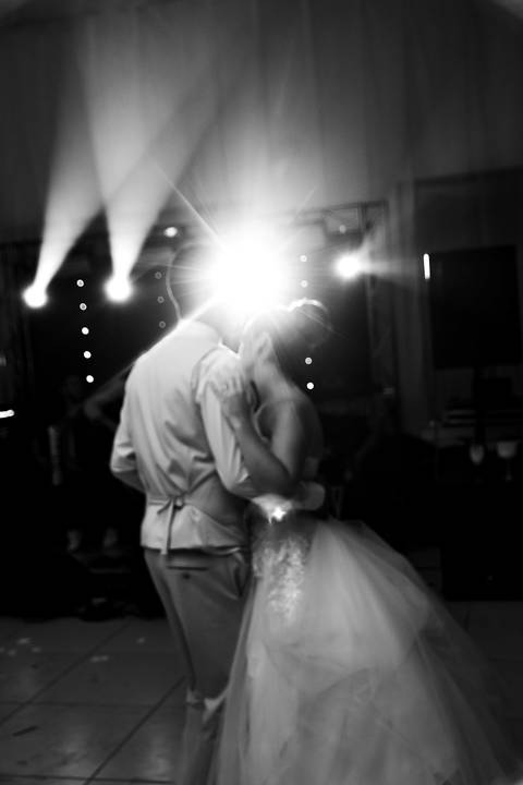 Fotografia de casamento atemporal com noivos em Espera Feliz, MG. Registro autêntico e cheio de sentimento nas montanhas de Minas Gerais'