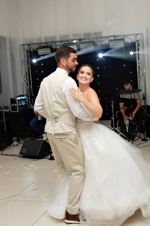 Fotografia de casamento atemporal com noivos em Espera Feliz, MG. Registro autêntico e cheio de sentimento nas montanhas de Minas Gerais'