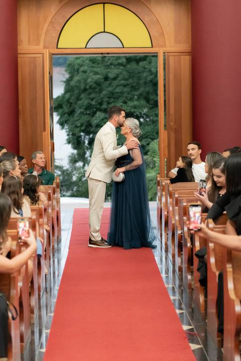 Fotografia de casamento atemporal com noivos em Espera Feliz, MG. Registro autêntico e cheio de sentimento nas montanhas de Minas Gerais'