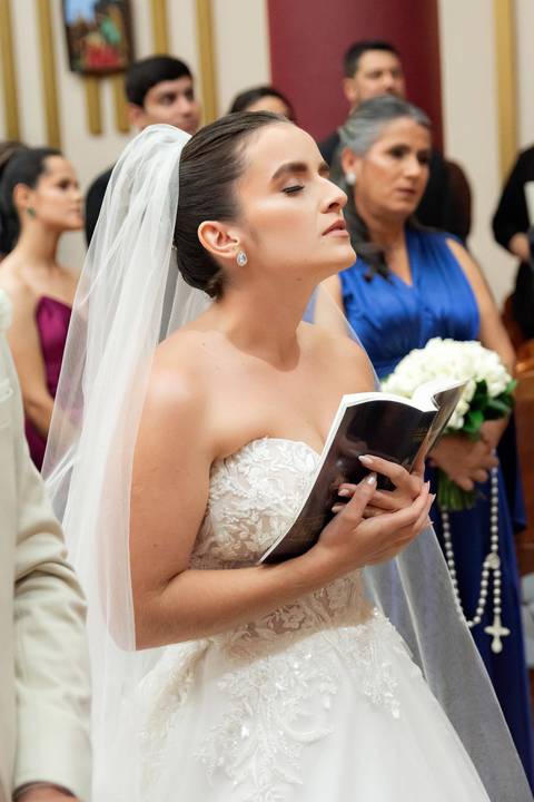 Fotografia de casamento atemporal com noivos em Espera Feliz, MG. Registro autêntico e cheio de sentimento nas montanhas de Minas Gerais'