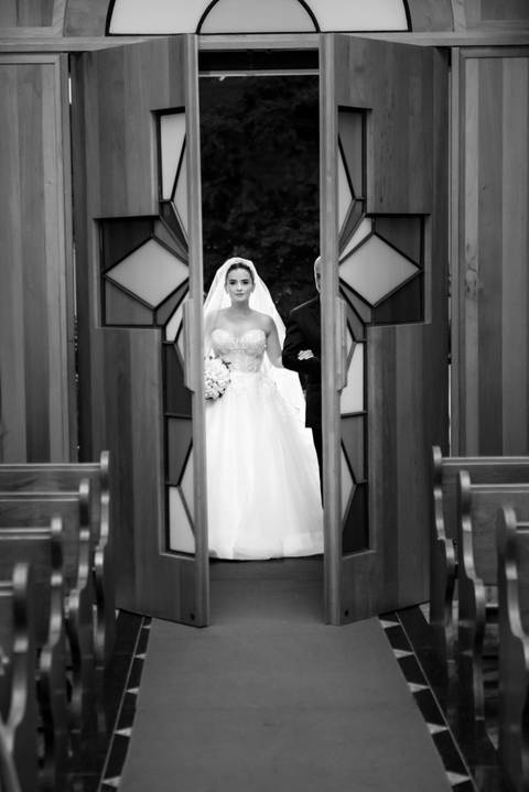 Fotografia de casamento atemporal com noivos em Espera Feliz, MG. Registro autêntico e cheio de sentimento nas montanhas de Minas Gerais'