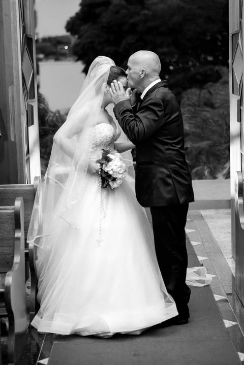 Fotografia de casamento atemporal com noivos em Espera Feliz, MG. Registro autêntico e cheio de sentimento nas montanhas de Minas Gerais'