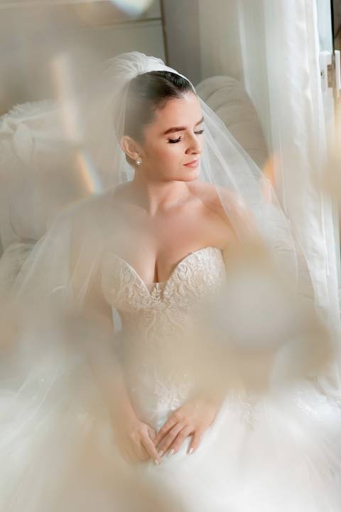 Making of da noiva em Espera Feliz-mg. Fotografia sensível e autêntica capturando os preparativos do casamento em Minas Gerais'