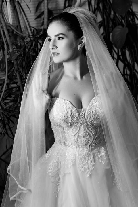 Making of da noiva em Espera Feliz-mg. Fotografia sensível e autêntica capturando os preparativos do casamento em Minas Gerais'