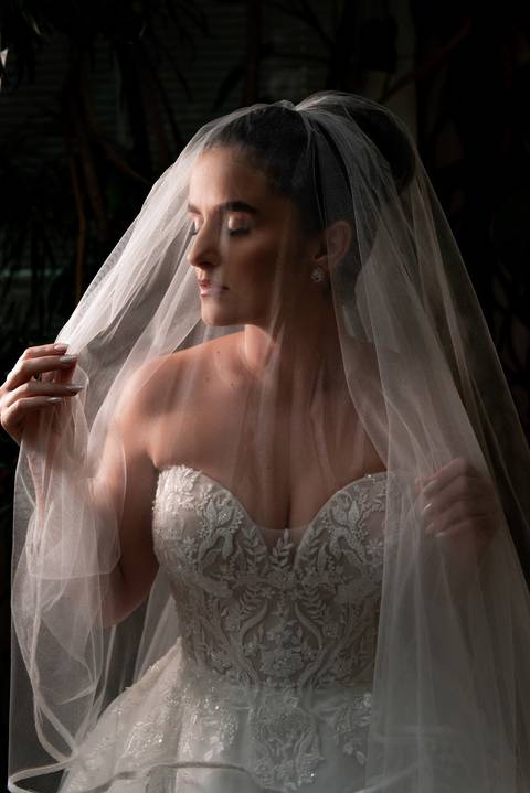 Making of da noiva em Espera Feliz-mg. Fotografia sensível e autêntica capturando os preparativos do casamento em Minas Gerais'