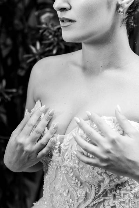 Making of da noiva em Espera Feliz-mg. Fotografia sensível e autêntica capturando os preparativos do casamento em Minas Gerais'