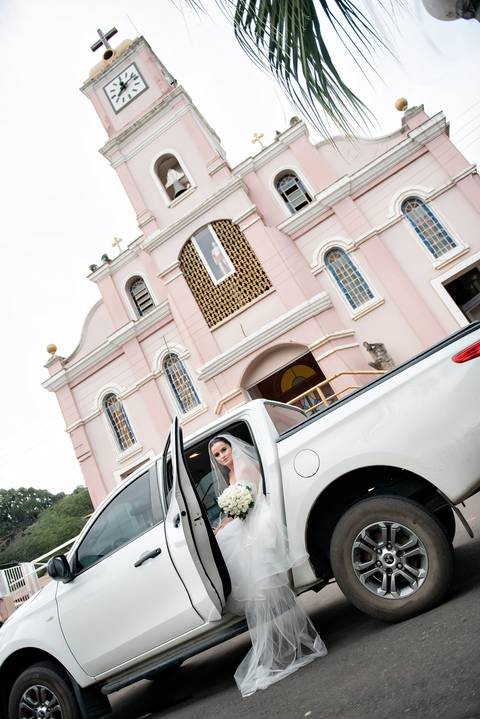 Fotografia de casamento atemporal com noivos em Espera Feliz, MG. Registro autêntico e cheio de sentimento nas montanhas de Minas Gerais'