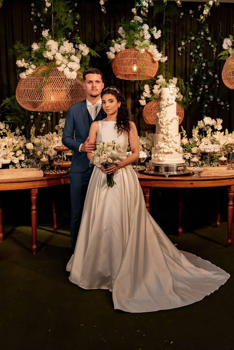 Fotografia de casamento atemporal e autêntica em Manhuaçu, MG. Registro documental do casamento focado na emoção genuína e nos detalhes minimalistas.'