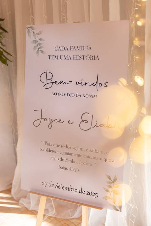 Wedding ao ar livre com noivos em Vila Velha, ES. Fotografia de casamento minimalista e atemporal.'
