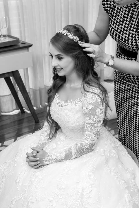 Making of noiva com estilo atemporal em Muriaé, MG. Registro documental dos preparativos de casamento'