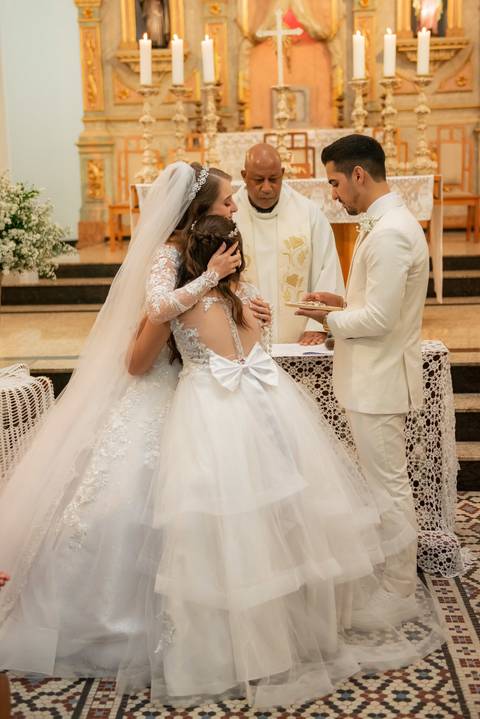 Wedding com estilo atemporal em Muriaé, MG. Fotografia autêntica e minimalista'
