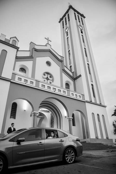Wedding com estilo atemporal em Muriaé, MG. Registro fotográfico autêntico e minimalista'