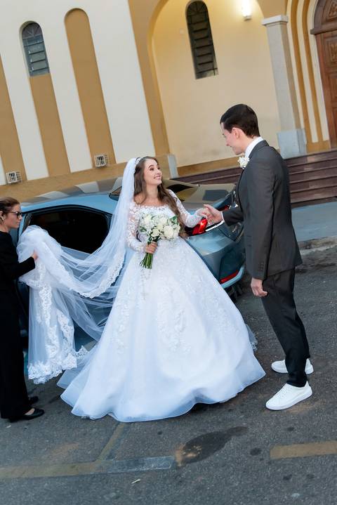 Wedding com estilo atemporal em Muriaé, MG. Registro fotográfico autêntico e minimalista'