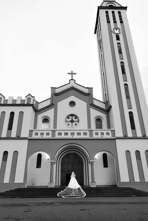 Wedding com estilo atemporal em Muriaé, MG. Registro fotográfico autêntico e minimalista'