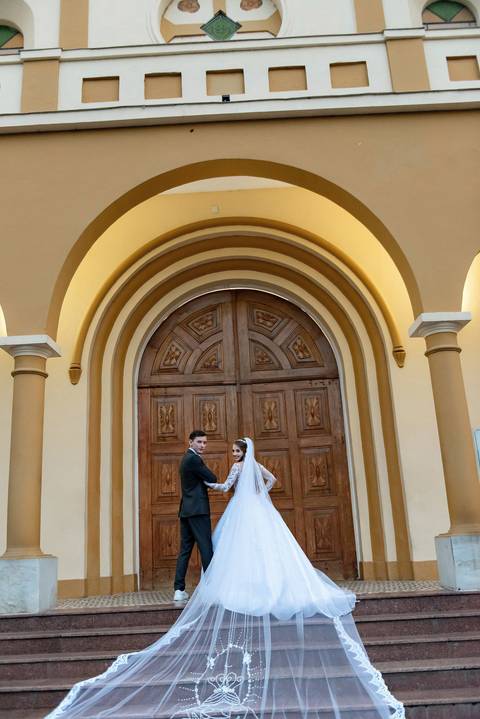 Wedding com estilo atemporal em Muriaé, MG. Registro fotográfico autêntico e minimalista'