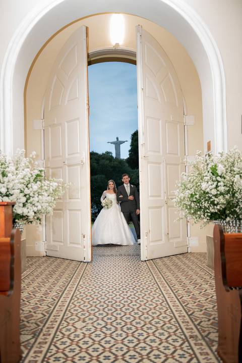 Wedding com estilo atemporal em Muriaé, MG. Registro fotográfico autêntico e minimalista'