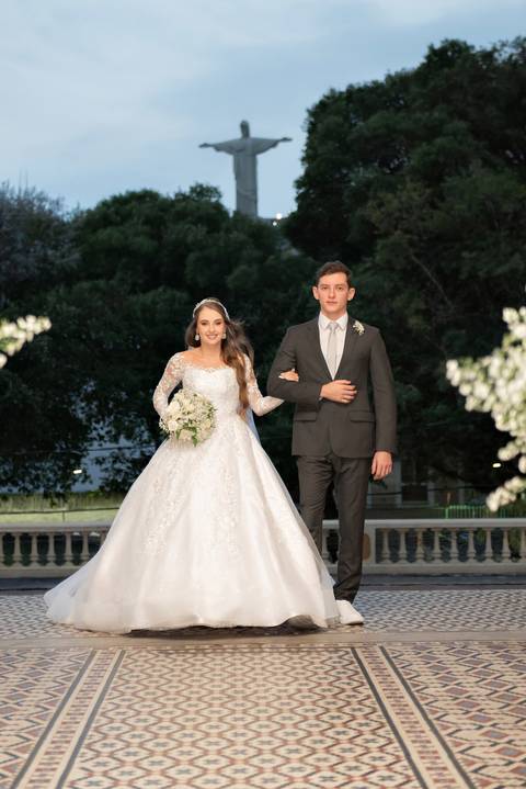Wedding com estilo atemporal em Muriaé, MG. Registro fotográfico autêntico e minimalista'