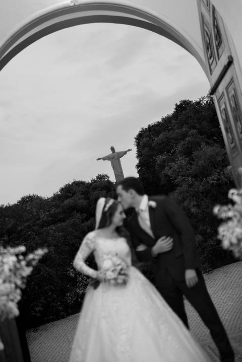 Wedding com estilo atemporal em Muriaé, MG. Registro fotográfico autêntico e minimalista'