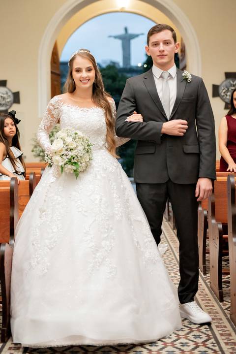 Wedding com estilo atemporal em Muriaé, MG. Registro fotográfico autêntico e minimalista'