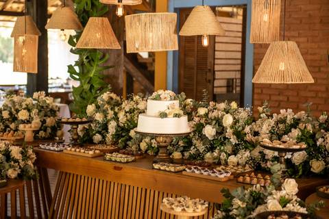 Fotógrafo de casamento em Guarapari, ES, registrando noivos com estilo atemporal'