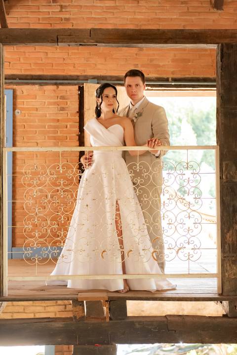 Fotógrafo de casamento em Guarapari, ES, registrando noivos com estilo atemporal'