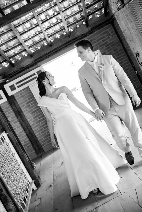 Fotógrafo de casamento em Guarapari, ES, registrando noivos com estilo atemporal'