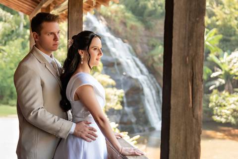 Fotógrafo de casamento em Guarapari, ES, registrando noivos com estilo atemporal'