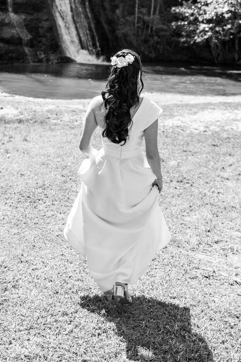 Fotógrafo de casamento em Guarapari, ES, registrando noivos com estilo atemporal'