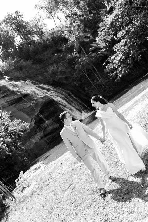 Fotógrafo de casamento em Guarapari, ES, registrando noivos com estilo atemporal'