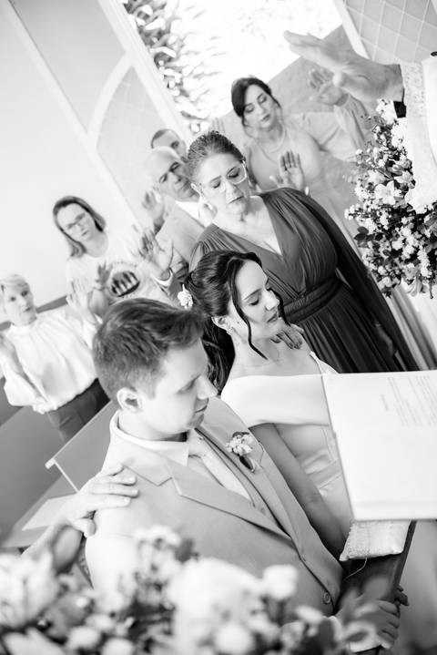 Fotógrafo de casamento em Guarapari, ES, registrando noivos com estilo atemporal'