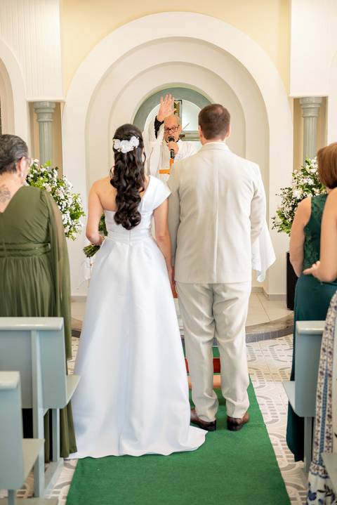 Fotógrafo de casamento em Guarapari, ES, registrando noivos com estilo atemporal'