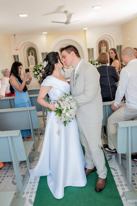 Fotógrafo de casamento em Guarapari, ES, registrando noivos com estilo atemporal'
