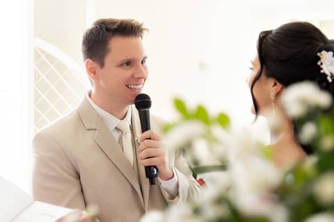 Fotógrafo de casamento em Guarapari, ES, registrando noivos com estilo atemporal'