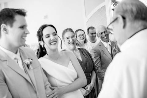 Fotógrafo de casamento em Guarapari, ES, registrando noivos com estilo atemporal'
