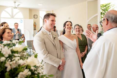 Fotógrafo de casamento em Guarapari, ES, registrando noivos com estilo atemporal'