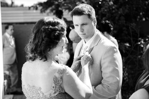 Fotógrafo de casamento em Guarapari, ES, registrando noivos com estilo atemporal'