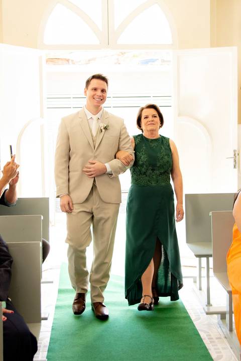 Fotógrafo de casamento em Guarapari, ES, registrando noivos com estilo atemporal'