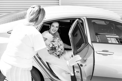 Fotógrafo de casamento em Guarapari, ES, registrando noivos com estilo atemporal'