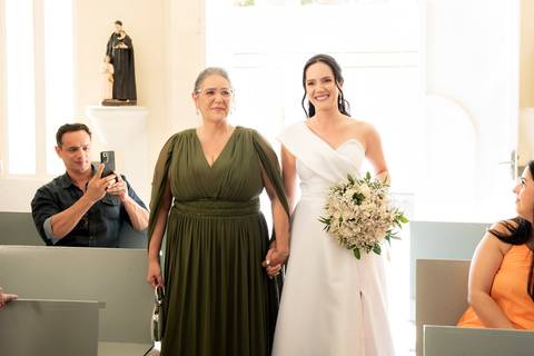 Fotógrafo de casamento em Guarapari, ES, registrando noivos com estilo atemporal'