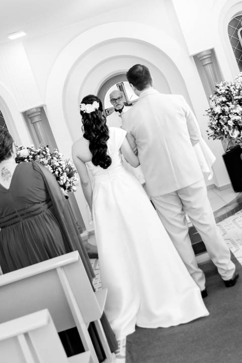 Fotógrafo de casamento em Guarapari, ES, registrando noivos com estilo atemporal'