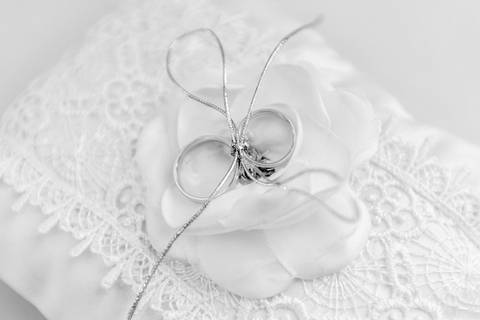 Fotógrafo de casamento em Guarapari, ES, registrando noivos com estilo atemporal'