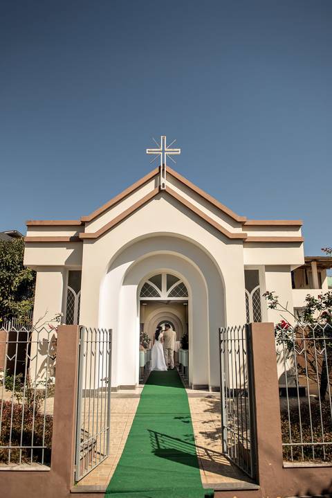 Fotógrafo de casamento em Guarapari, ES, registrando noivos com estilo atemporal'