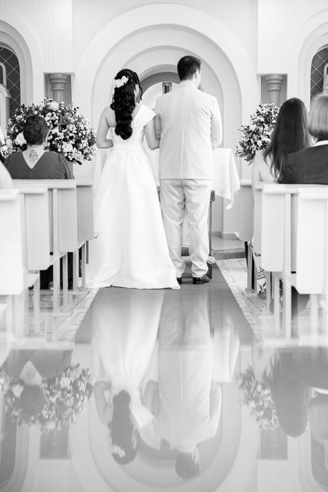 Fotógrafo de casamento em Guarapari, ES, registrando noivos com estilo atemporal'