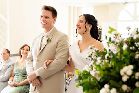 Fotógrafo de casamento em Guarapari, ES, registrando noivos com estilo atemporal'