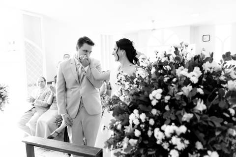 Fotógrafo de casamento em Guarapari, ES, registrando noivos com estilo atemporal'