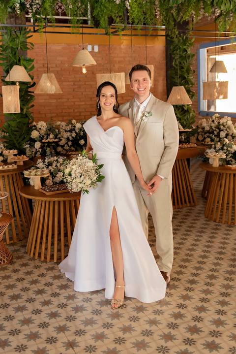 Fotógrafo de casamento em Guarapari, ES, registrando noivos com estilo atemporal'