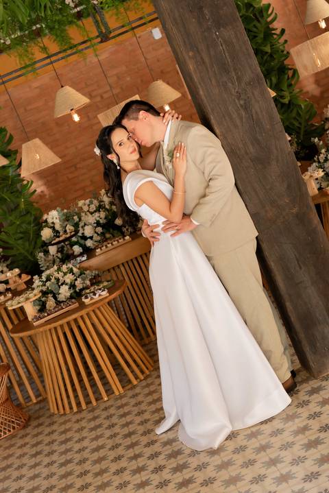 Fotógrafo de casamento em Guarapari, ES, registrando noivos com estilo atemporal'