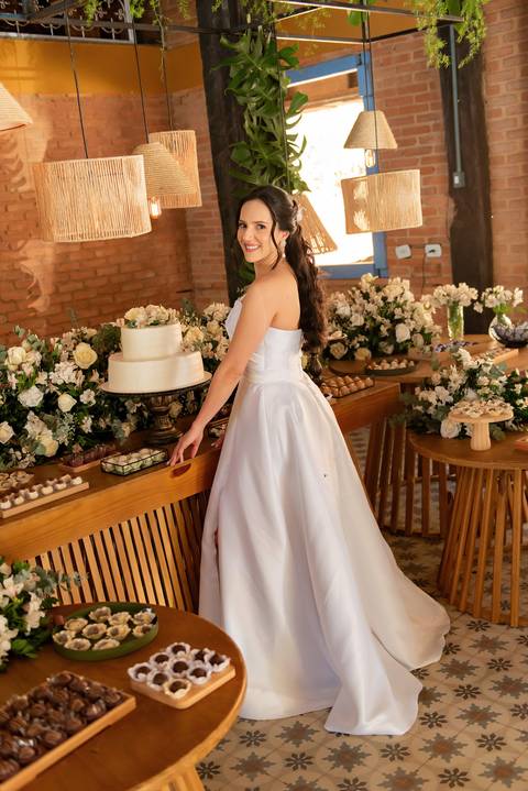 Fotógrafo de casamento em Guarapari, ES, registrando noivos com estilo atemporal'