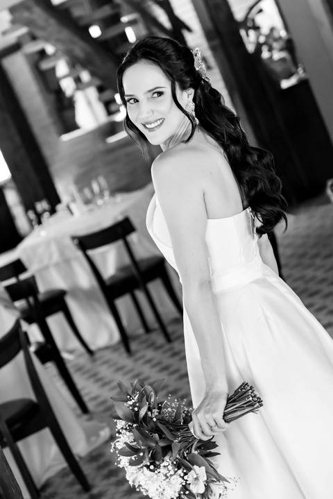 Fotógrafo de casamento em Guarapari, ES, registrando noivos com estilo atemporal'
